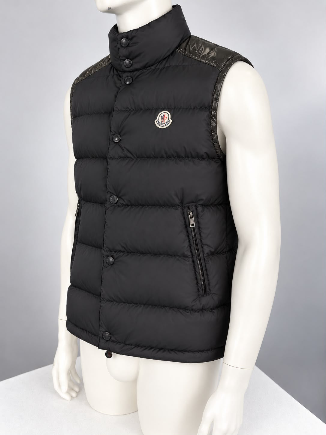 Moncler Cheval Down Jacket Gilet (4/L)